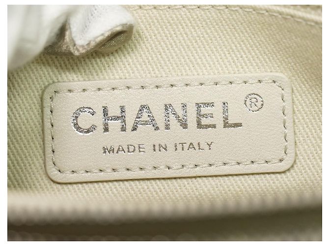 Chanel Boy Chained Quilted Calfskin Medium Roja - vista 5