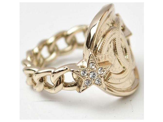 Anel banda Chanel banhado a ouro com marca Coco Dourado - vista 8