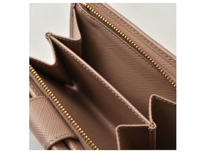 Saffiano Carteira Prada Bi-Fold em Pink Beige Bege - vista 8