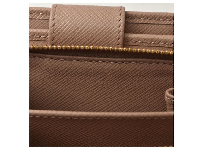 Saffiano Carteira Prada Bi-Fold em Pink Beige Bege - vista 9