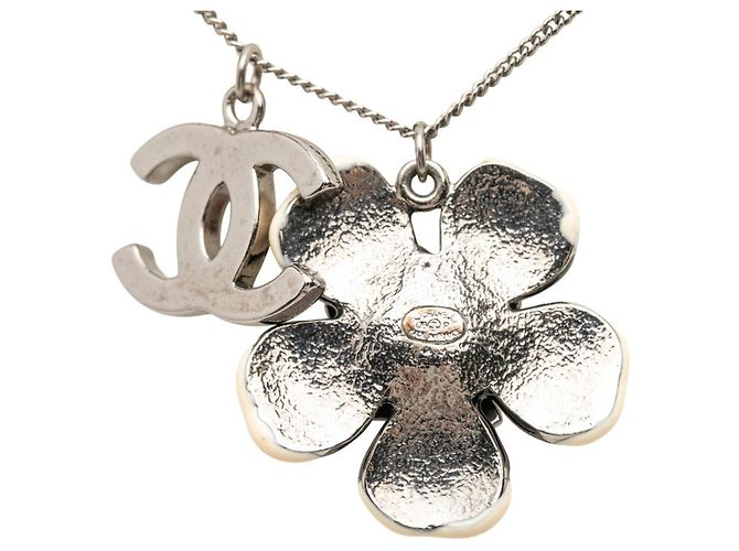 Chanel Coco Mark Anhänger Halskette mit Kamelienblüten-Motiv Schwarz Silber Weiß - Ansicht 3