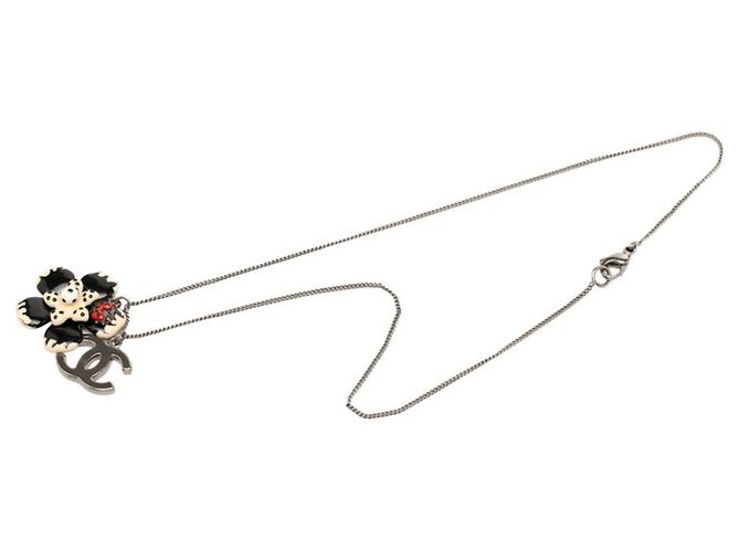 Chanel Coco Mark Anhänger Halskette mit Kamelienblüten-Motiv Schwarz Silber Weiß - Ansicht 5