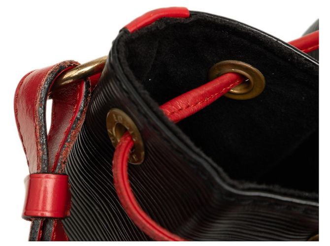 Borsa Louis Vuitton Epi Noe a tracolla Nero Rosso - vista 5