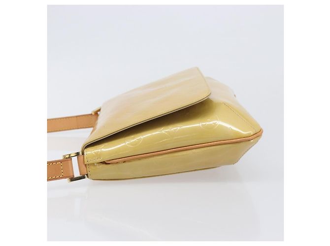 Louis Vuitton Thompson Street Monogram Vernis Medium Bege - vista 3