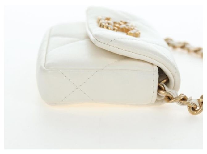 Portacarte con catena Chanel 19 in pelle matelassé Bianco - vista 4