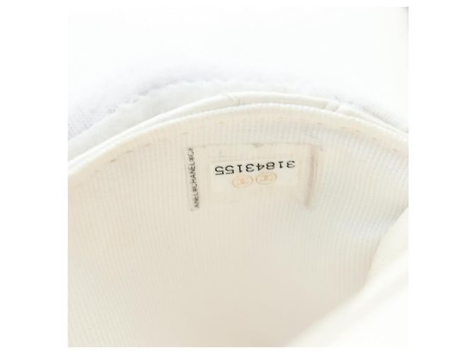 Portacarte con catena Chanel 19 in pelle matelassé Bianco - vista 6