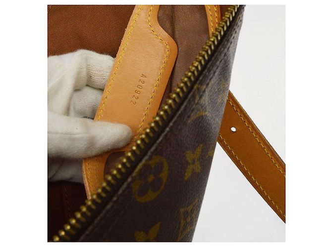 Louis Vuitton Sac Polochon Monogram Canvas 65 Marron - vue 5
