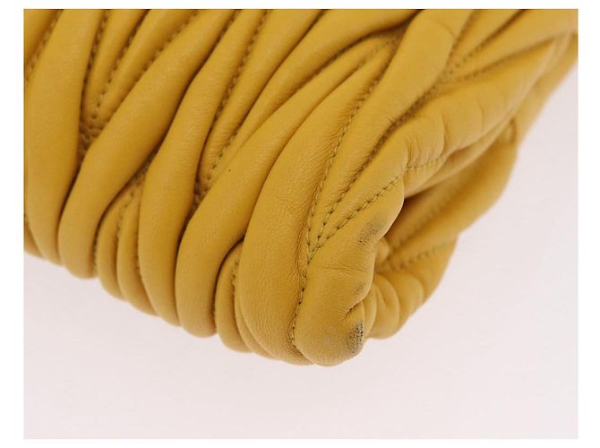 Borsa a tracolla Miu Miu Matelassé in pelle 2way Yellow Gold Auth 202504A D'oro Giallo - vue 16