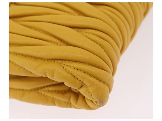 Borsa a tracolla Miu Miu Matelassé in pelle 2way Yellow Gold Auth 202504A D'oro Giallo - vue 17
