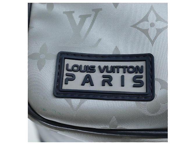 Borsa LOUIS VUITTON Satellite Keepall Bandouliere 50 Silver M44170 LV Auth 200382V - vista 21