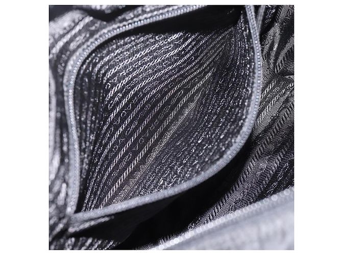 Bolsa de Ombro PRADA Nylon Black Silver Auth 205066A Preto Prata - vista 24