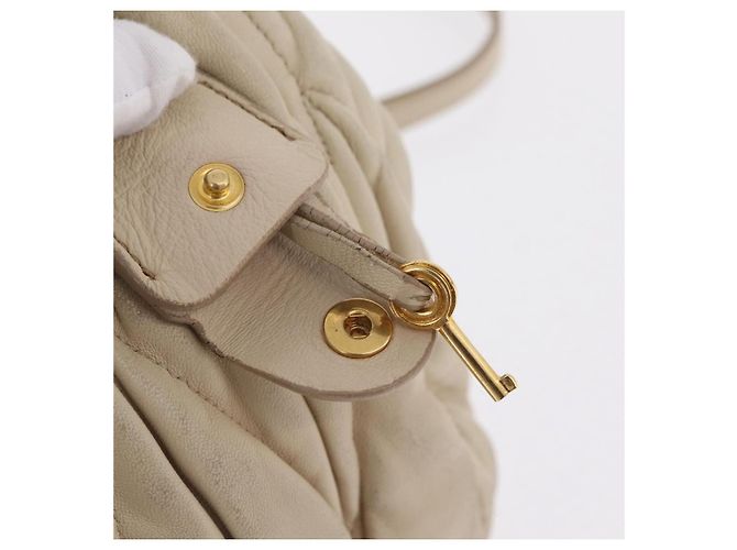 Borsa a mano Miu Miu Matelassé in pelle 2way Beige Gold Auth 167655A D'oro - vista 25
