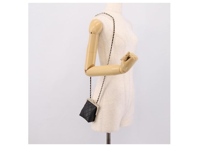 CHANEL Pochette a catena in pelle d'agnello nera dettagli dorati CC Auth 206662SAV Nero - vista 20