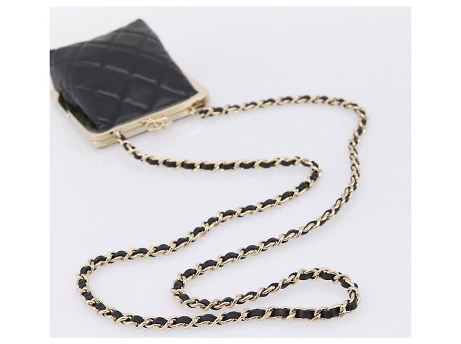 CHANEL Pochette a catena in pelle d'agnello nera dettagli dorati CC Auth 206662SAV Nero - vista 7