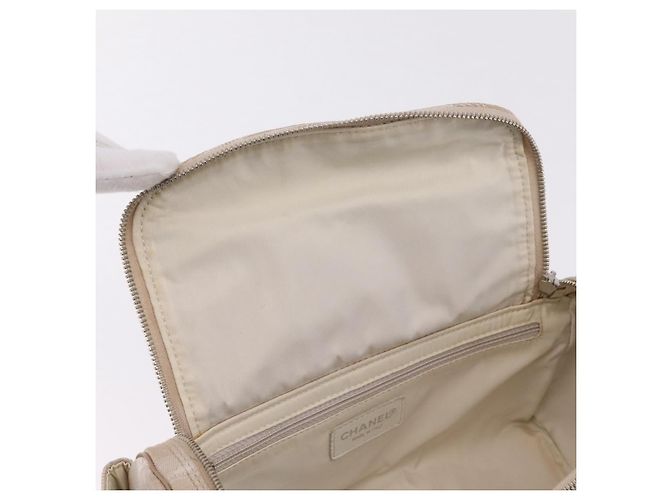 Borsa a tracolla CHANEL New Travel Line Canvas Beige Silver CC Auth fm5465A Argento - vista 21