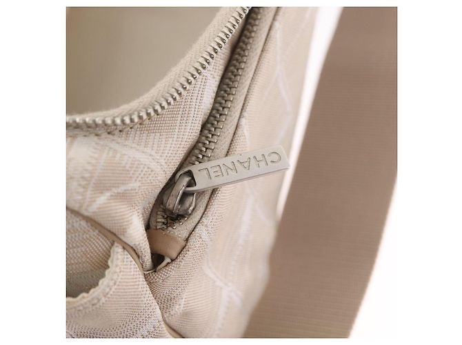Borsa a tracolla CHANEL New Travel Line Canvas Beige Silver CC Auth fm5465A Argento - vista 27