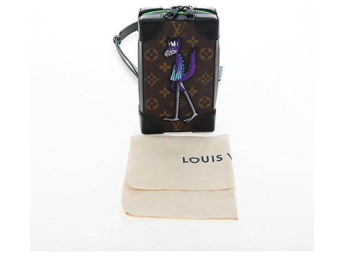 LOUIS VUITTON Monogram LV Friends Soft Trunk Phone Box M80144 LV Auth 204888SAM Monograma - vista 12
