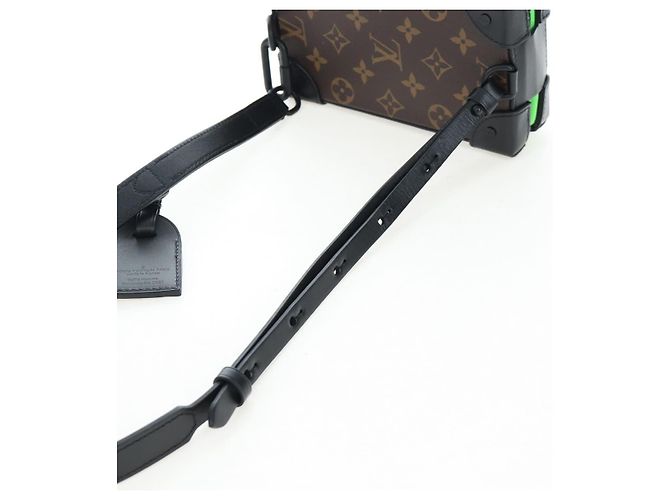 LOUIS VUITTON Monogram LV Friends Soft Trunk Phone Box M80144 LV Auth 204888SAM Monograma - vista 15