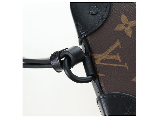 LOUIS VUITTON Monogram LV Friends Soft Trunk Phone Box M80144 LV Auth 204888SAM Monograma - vista 18