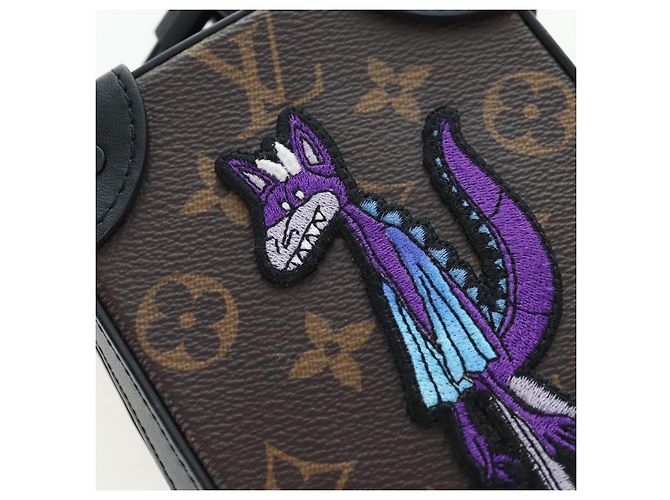 LOUIS VUITTON Monogram LV Friends Soft Trunk Phone Box M80144 LV Auth 204888SAM Monograma - vista 22
