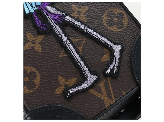 LOUIS VUITTON Monogram LV Friends Soft Trunk Phone Box M80144 LV Auth 204888SAM Monograma - vista 23