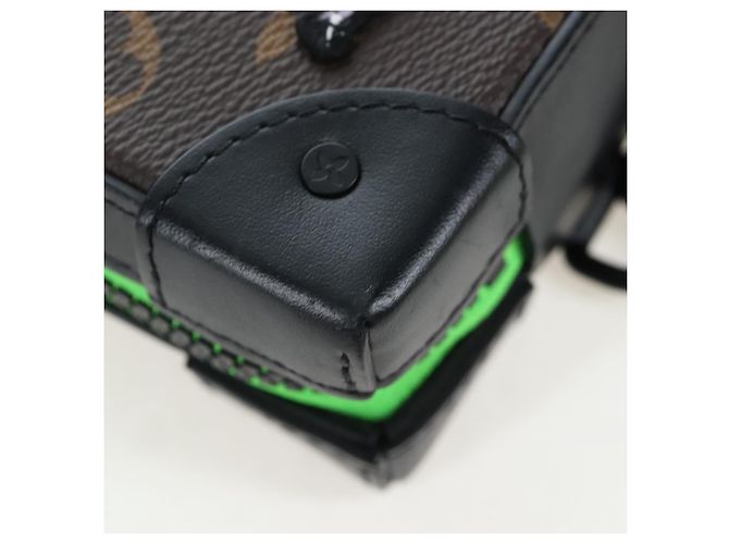 LOUIS VUITTON Monogram LV Friends Soft Trunk Phone Box M80144 LV Auth 204888SAM Monograma - vista 9