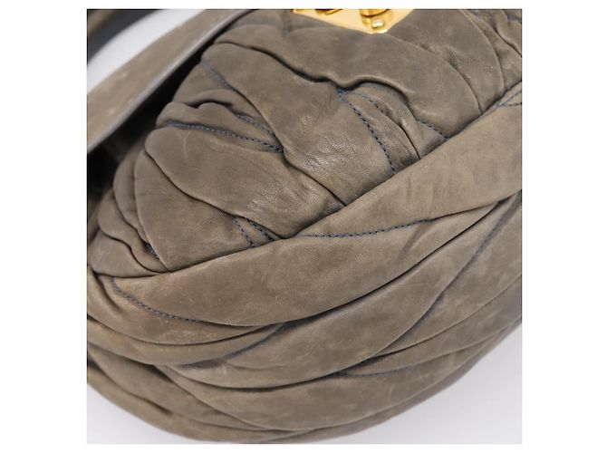 Bolsa de Mão Miu Miu Matelassé em Couro 2way Cinza Tom Dourado Auth 167729A Marrom - vista 17