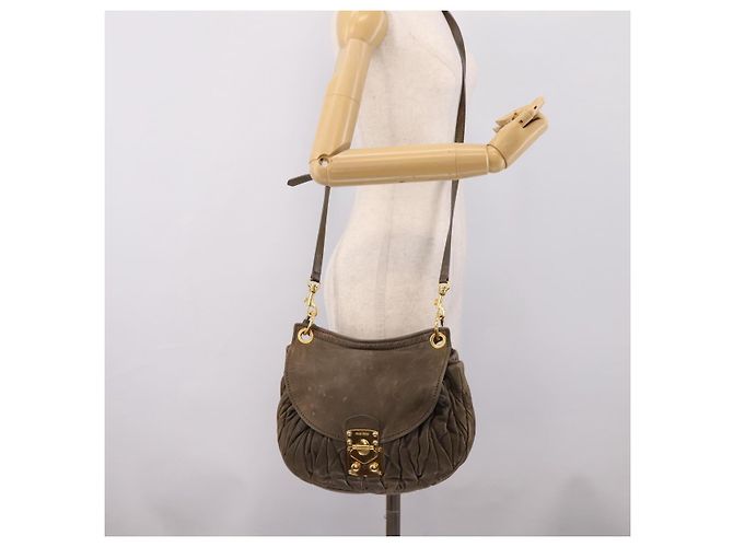 Bolsa de Mão Miu Miu Matelassé em Couro 2way Cinza Tom Dourado Auth 167729A Marrom - vista 28