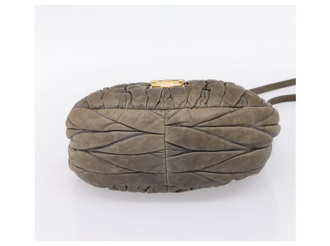 Bolsa de Mão Miu Miu Matelassé em Couro 2way Cinza Tom Dourado Auth 167729A Marrom - vista 5