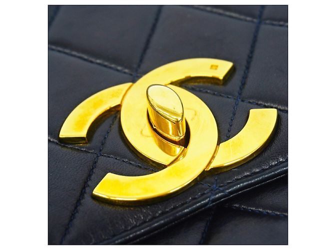 Chanel Matelassé Schultertasche mit Kette Marineblau - Ansicht 11