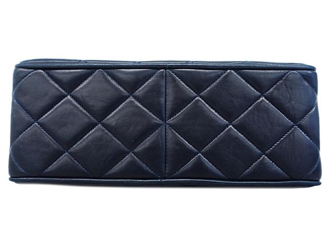 Chanel Matelassé Schultertasche mit Kette Marineblau - Ansicht 3