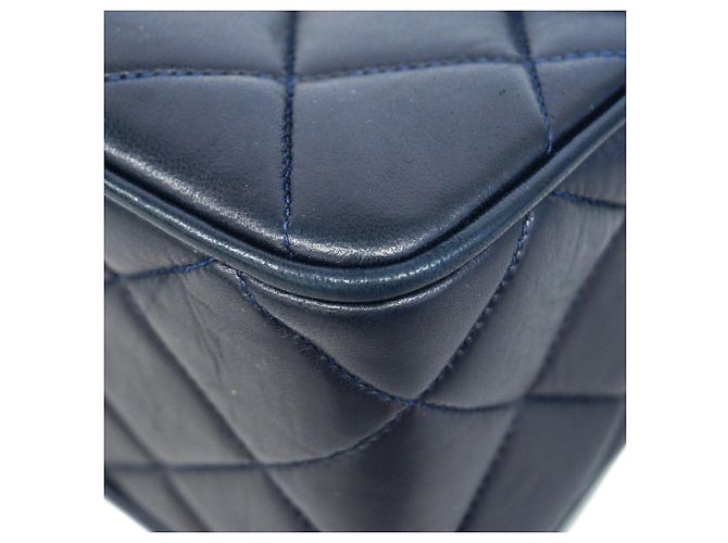 Chanel Matelassé Schultertasche mit Kette Marineblau - Ansicht 6