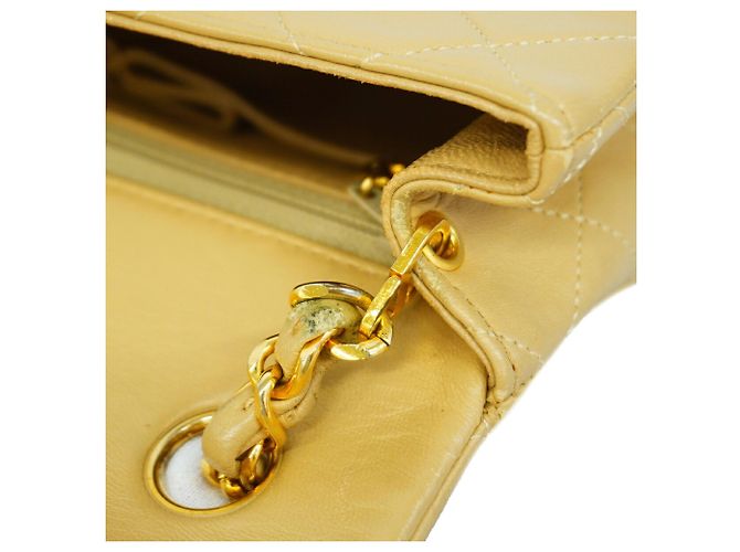 Borsa a tracolla Chanel Matelassé con catena Beige - vista 9