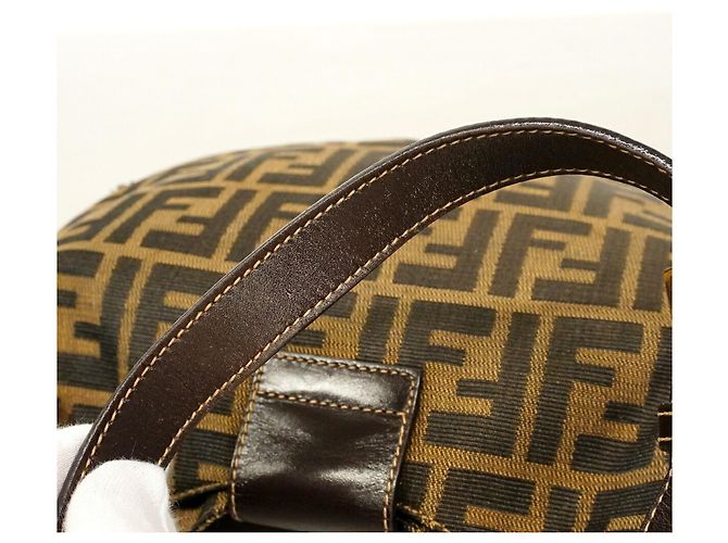 Fendi Zucca Schultertasche aus Nylon und Canvas Braun - Ansicht 8