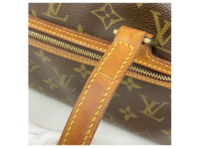 Bolso de hombro Louis Vuitton Monogram Cite MM Castaño - vista 8