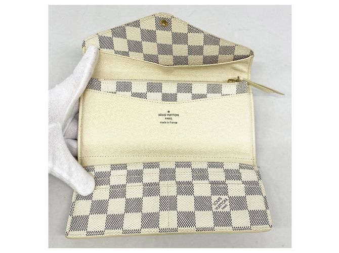 Carteira Longa Louis Vuitton Tri-Fold Branco - vista 3