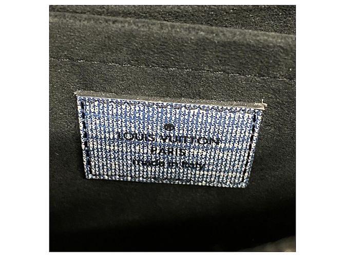 Bolso Louis Vuitton Epi Denim Chain It PM Azul - vista 5