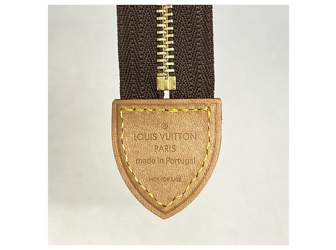 Louis Vuitton Monogram Pochette Toilette 26 Clutch Bag Castaño - vista 5