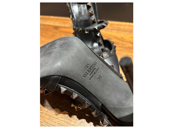 Valentino Garavani Rockstud Décolleté in Pelle Nera Nero - vista 2