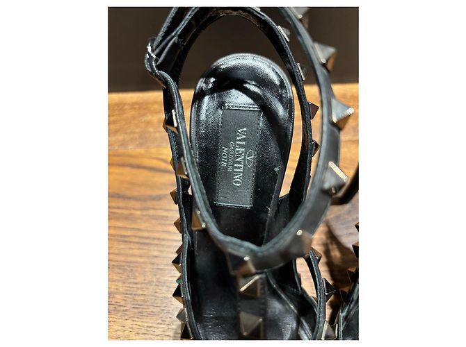 Valentino Garavani Rockstud Décolleté in Pelle Nera Nero - vista 3