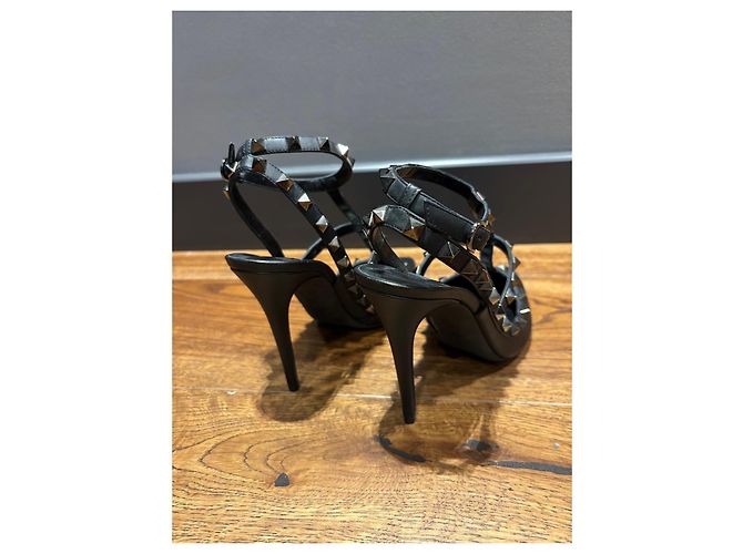 Valentino Garavani Rockstud Décolleté in Pelle Nera Nero - vista 4