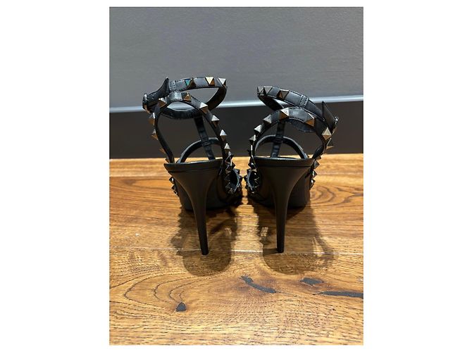 Valentino Garavani Rockstud Décolleté in Pelle Nera Nero - vista 6