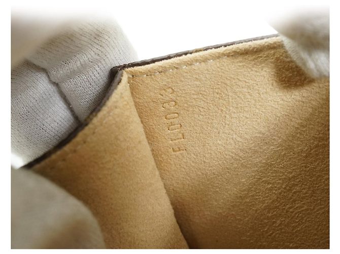 Louis Vuitton Monogram Pochette Florentine Castaño Beige - vista 13