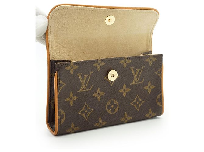 Louis Vuitton Monogram Pochette Florentine Castaño Beige - vista 9