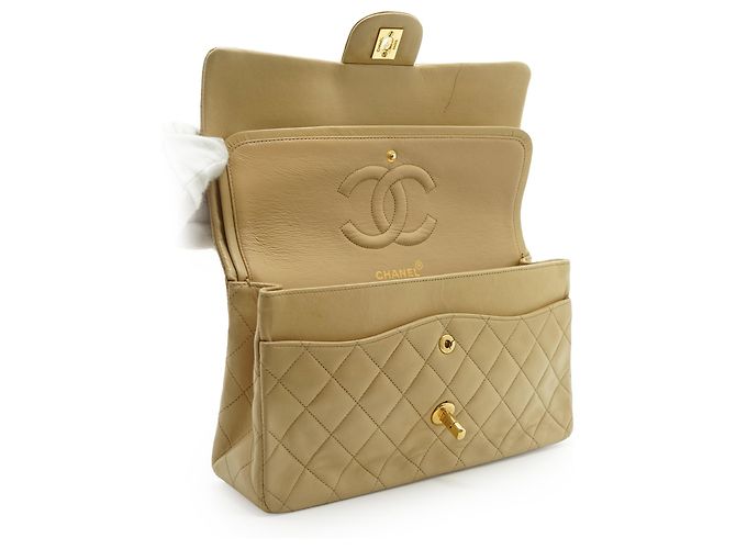 Chanel Borsa a tracolla con catena Double Flap Matelasse 25 in pelle d'agnello Beige - vista 14