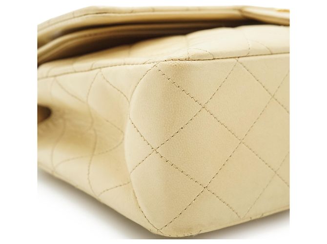 Chanel Borsa a tracolla con catena Double Flap Matelasse 25 in pelle d'agnello Beige - vista 7