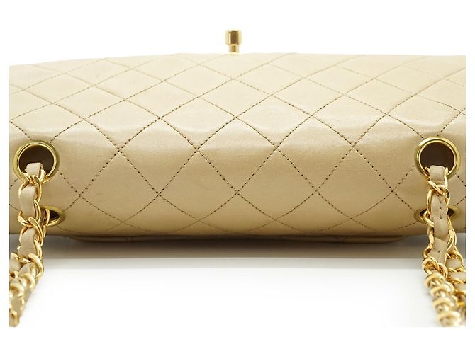 Chanel Borsa a tracolla con catena Double Flap Matelasse 25 in pelle d'agnello Beige - vista 9