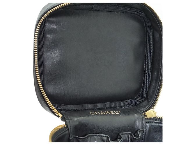 Chanel Borsa Vanity Verticale in Pelle Caviar Nero - vista 11