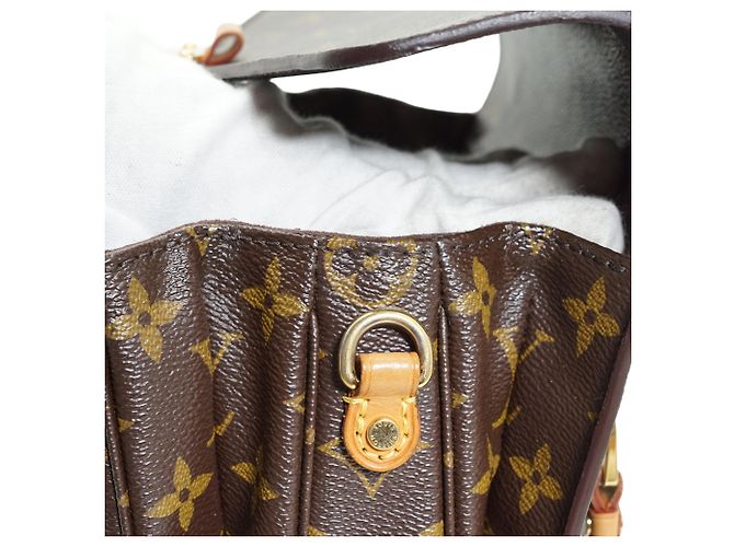 Louis Vuitton Monogram Pochette Metis MM Braun - vista 12