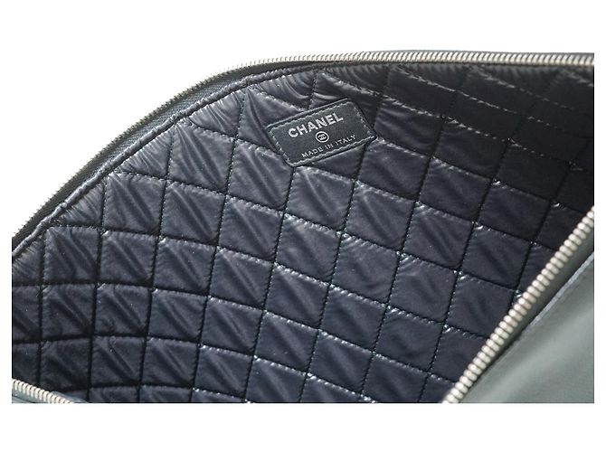 Chanel Clutch CC Studded Deauville O-Case in pelle caviar Nero - vista 10